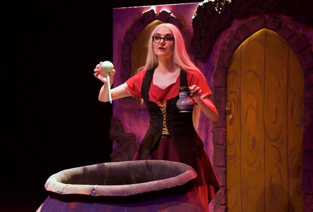 La Bruja Petrina en CEIP María Moliner - El Gato Garabato